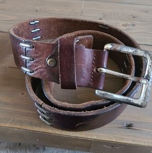 Vera pelle leathrt belt with metal stitching